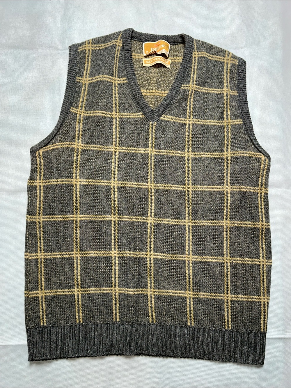Jantzen vintage wool grey and yellow sweater vest size medium